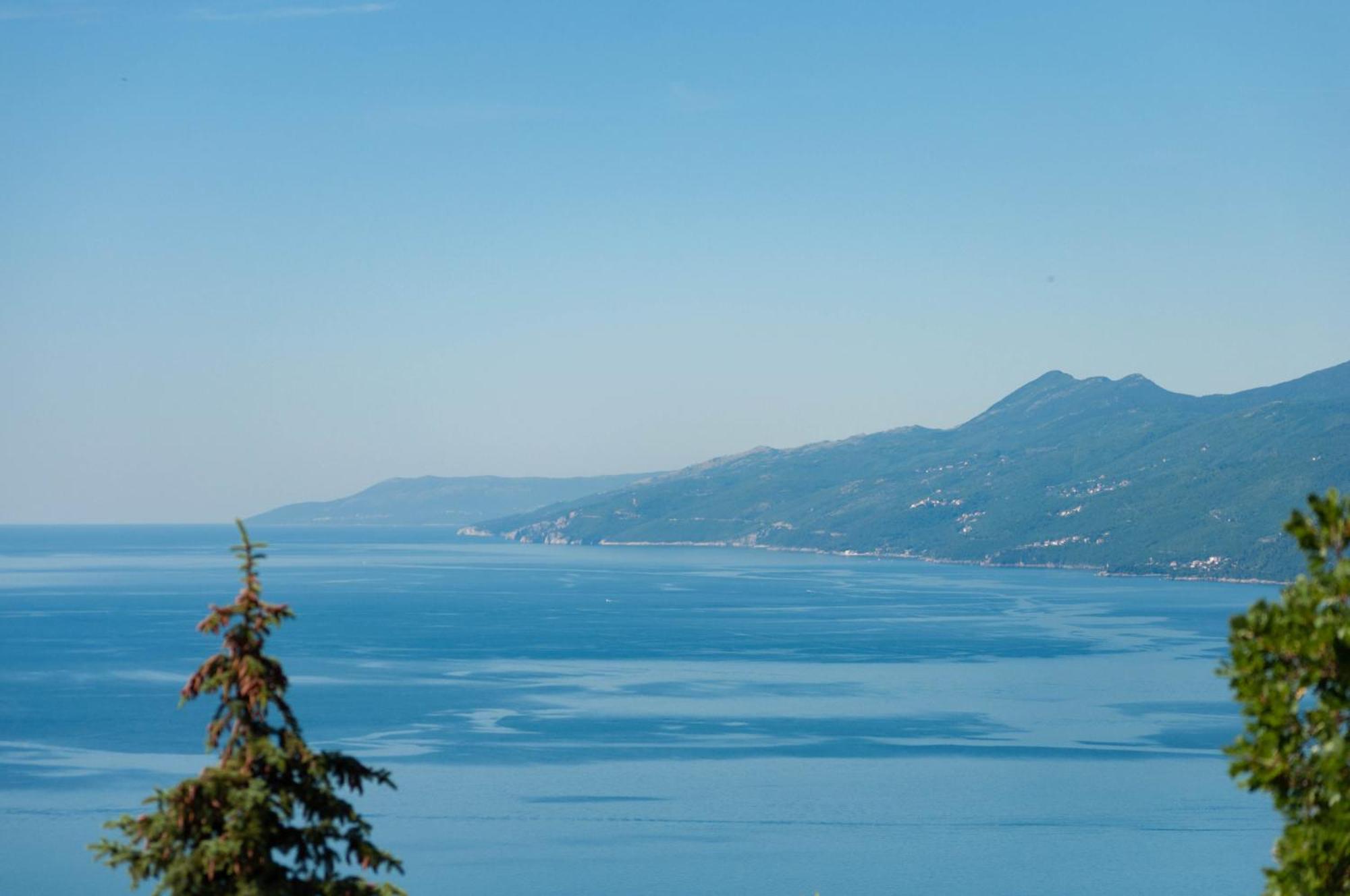 Sea View Retreat With 170Mbps Wifi And Sunny Balcony Apartamento Kastav Exterior foto