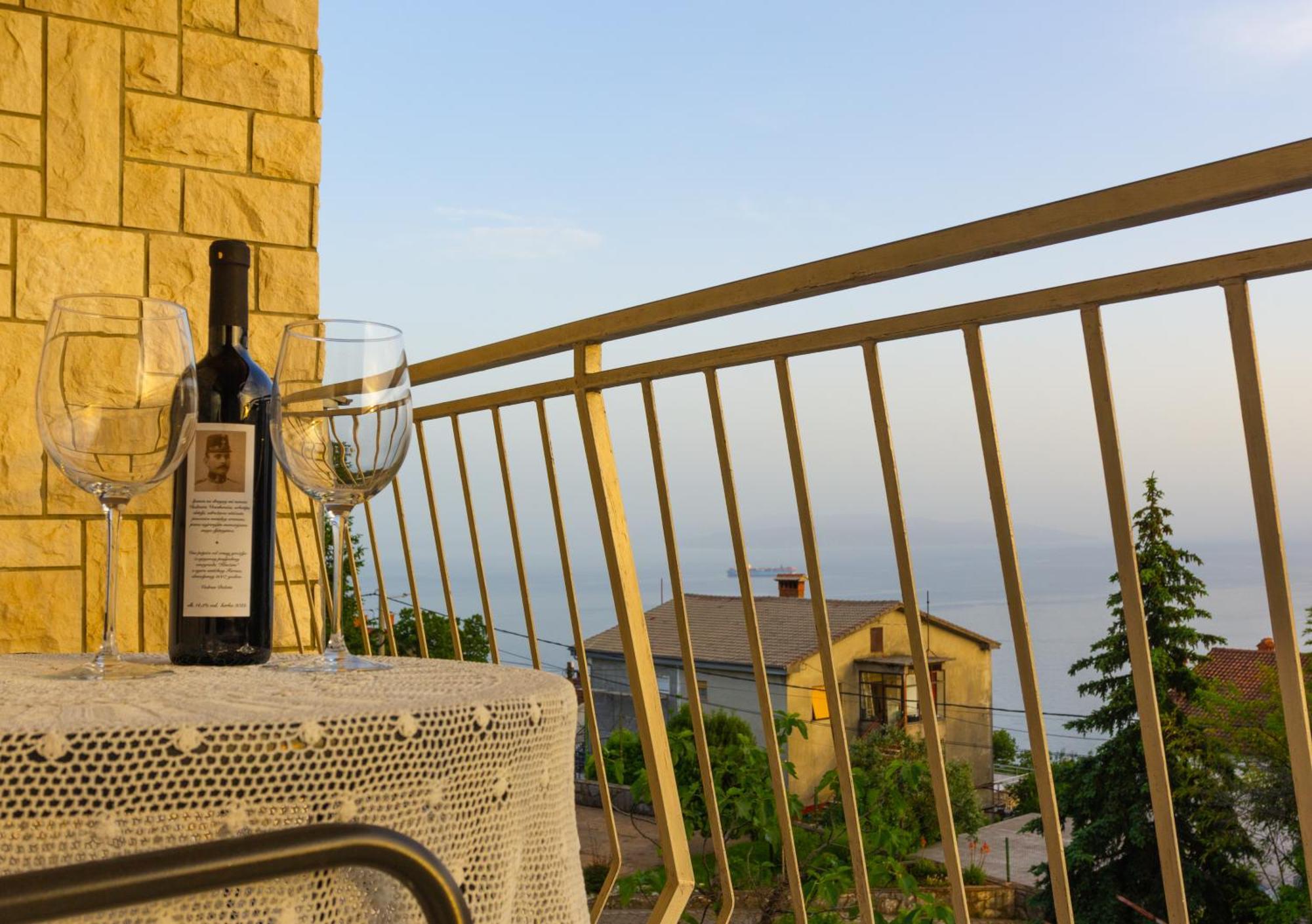 Sea View Retreat With 170Mbps Wifi And Sunny Balcony Apartamento Kastav Exterior foto