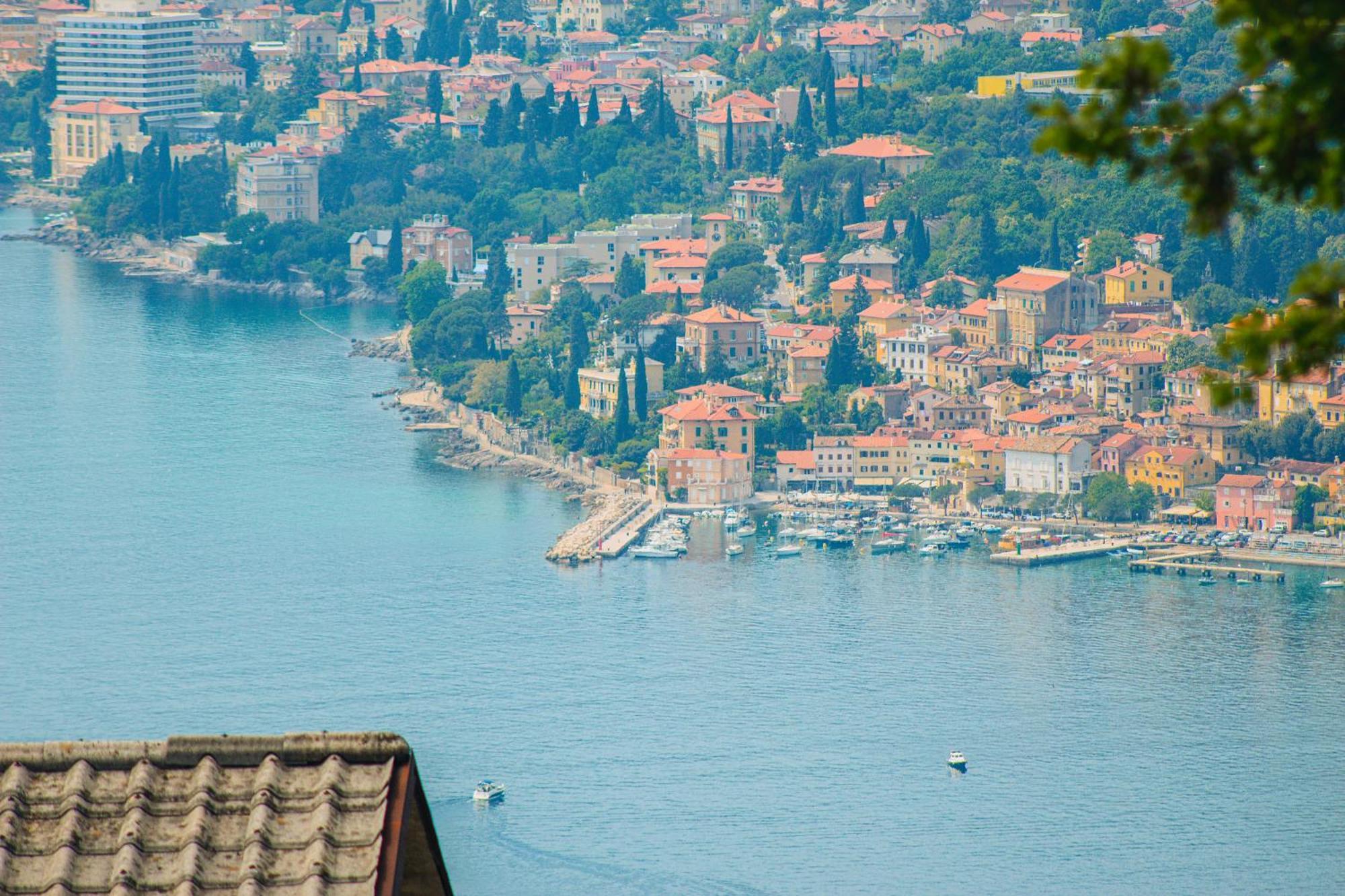 Sea View Retreat With 170Mbps Wifi And Sunny Balcony Apartamento Kastav Exterior foto