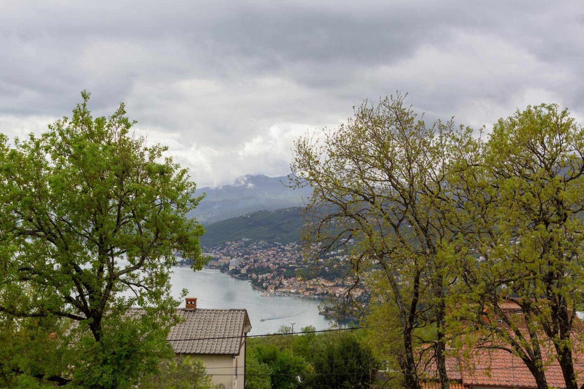 Sea View Retreat With 170Mbps Wifi And Sunny Balcony Apartamento Kastav Exterior foto